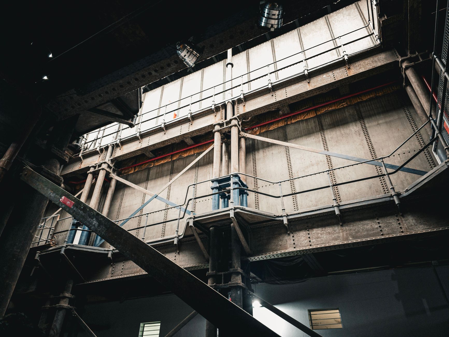 Estructura de acero industrial en construcción