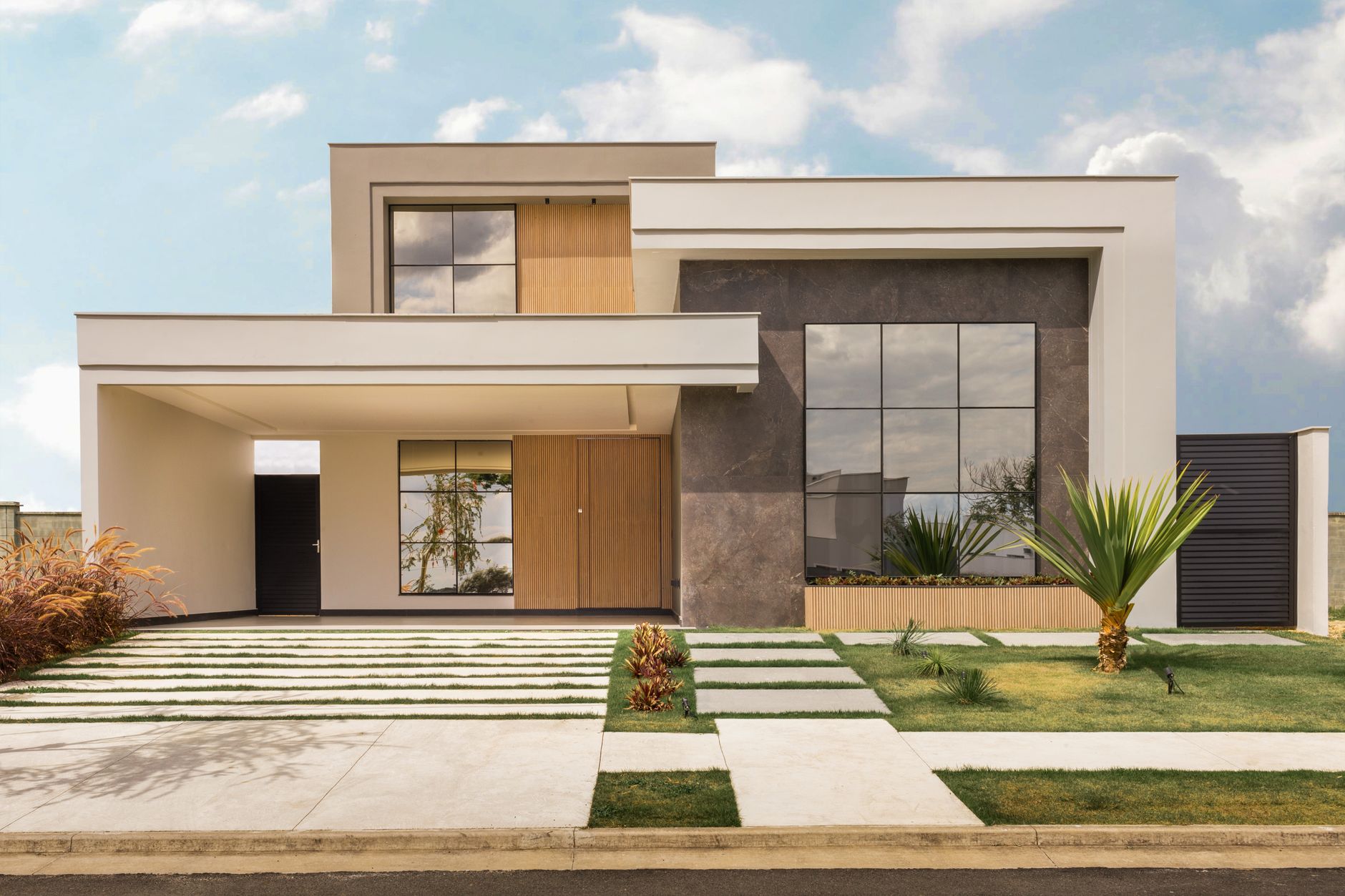 Vivienda residencial moderna construida por Constructora E&S
